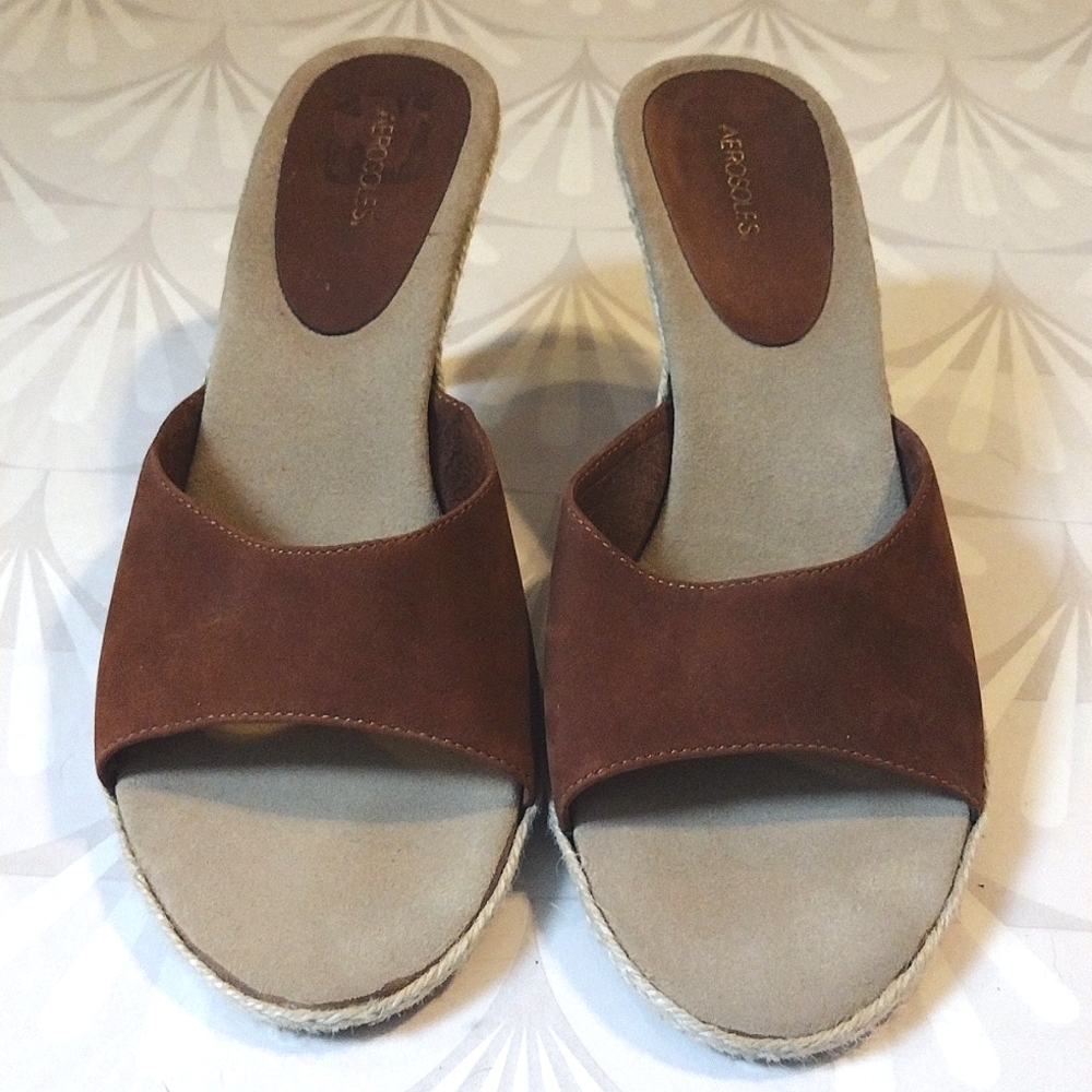 AEROSOLES Tan and Cream Women's Heels - Picture 2 of 5